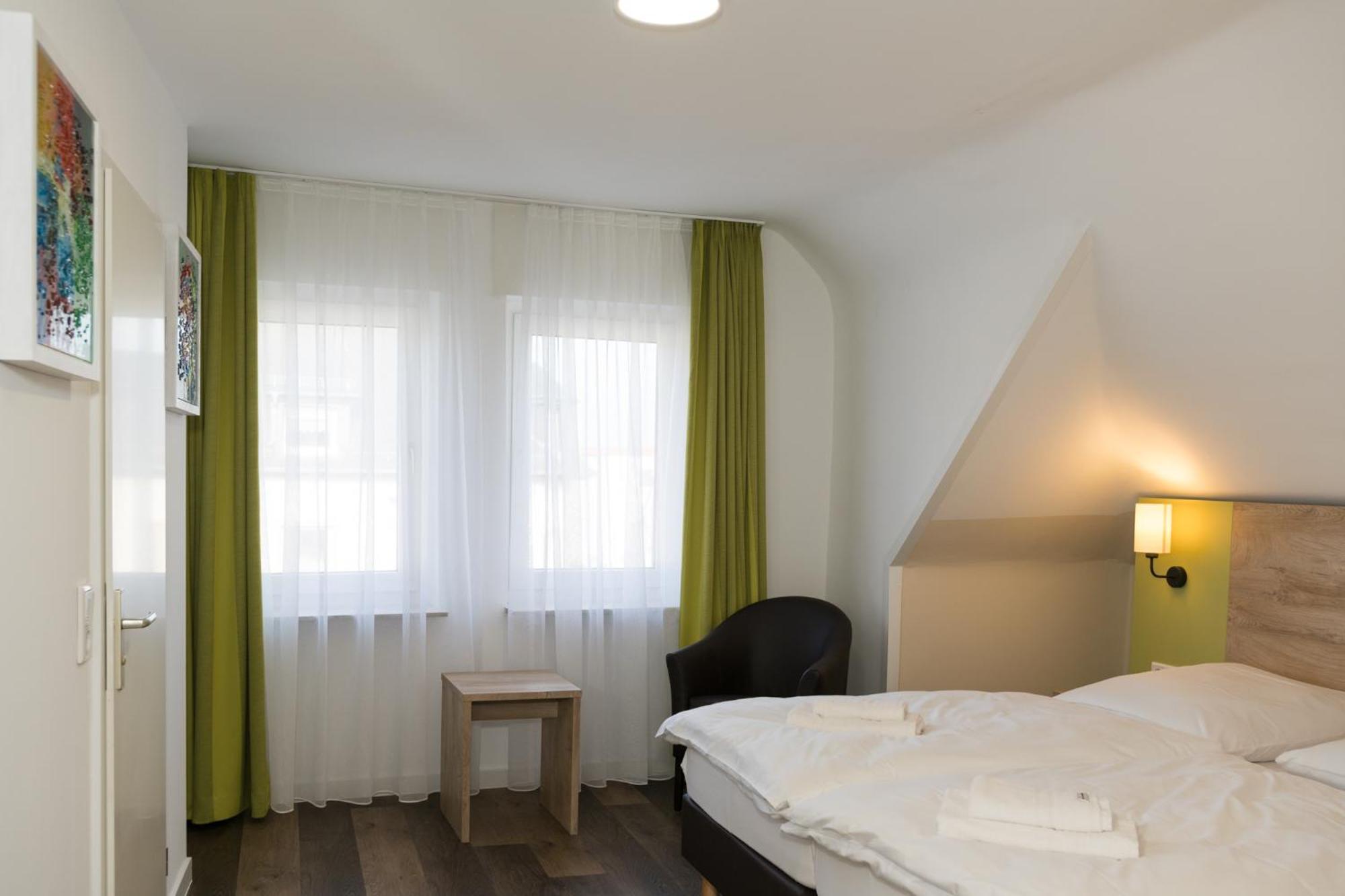 Roca Restaurant Und Hotel Bommersheim Eksteriør billede