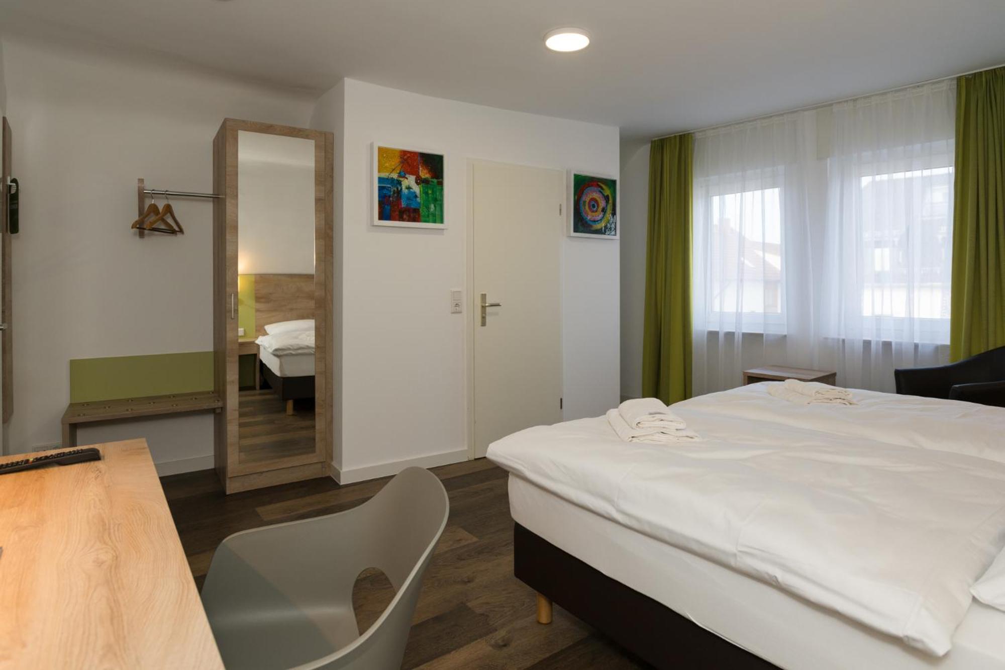 Roca Restaurant Und Hotel Bommersheim Eksteriør billede
